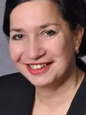 Portrait von Julia Aleemi-Maier